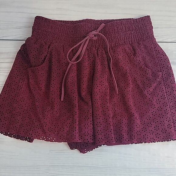 Maurices pull-on style faux leather cut-out shorts - burgundy Women's Size S - Picture 9 of 12